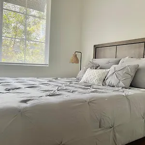https://amazing-venice-getaway-two-bedroom-apartment.topanaheimhotels.com